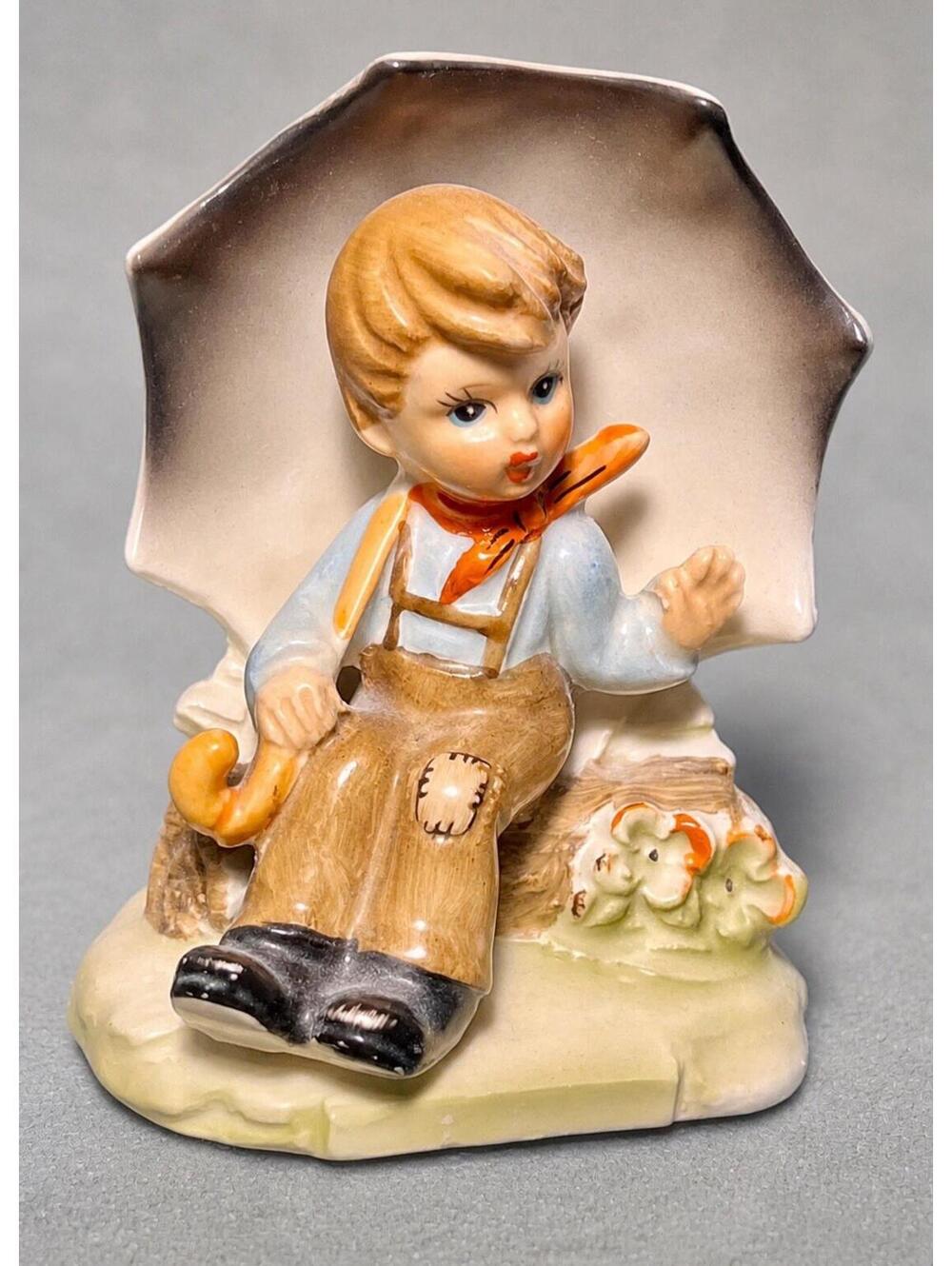 Arnart 5th Ave Japan 1950s Rainy Day Boy With Umbrella Figurine #2579, 3.25x4.5”